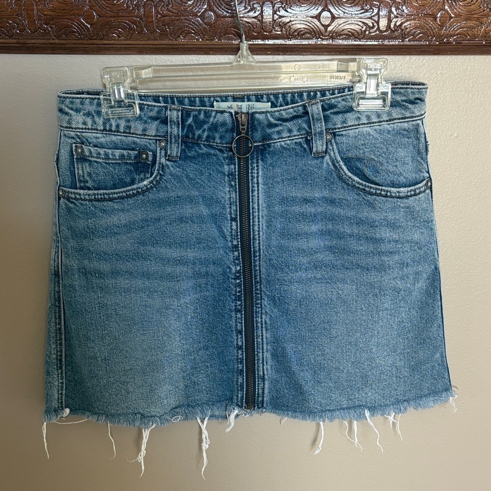 We The Free cotton blue Denim Wash Mini Skirt full zipper 5 pocket size 27 waist
